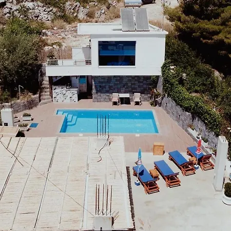 Floban & Mirdar Koshi Apartment Sarande