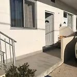Floban & Mirdar Koshi Apartman