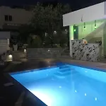Floban & Mirdar Koshi Apartman