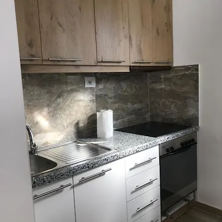 Floban & Mirdar Koshi Apartment *